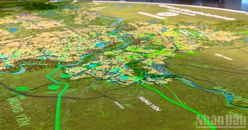 Part of Ha Noi's 100-year master plan on display at the Ha Noi 100-Year Planning Exhibition. (Photo: HNV).