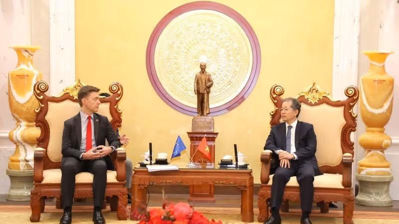Chief Justice of the Supreme People’s Court receives the Ambassador of the European Union (EU) to Viet Nam.