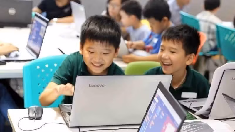 Protecting children in the virtual world. (Illustrative photo: VNA)