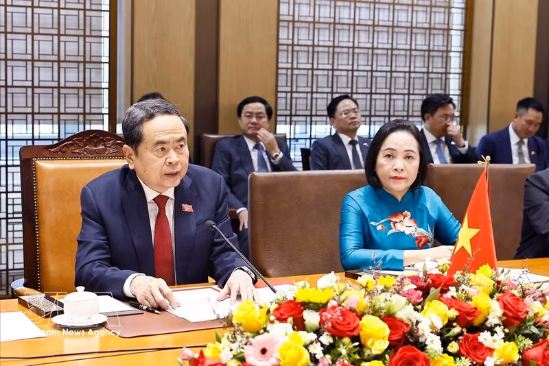 National Assembly President Tran Thanh Man (left) speaks at the talks with Speaker of the National Assembly of the Republic of Korea (RoK) Cho Jeong-sik in Seoul on September 7 (Photo: VNA)