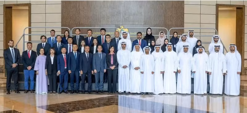 Delegates from both countries attending the 6th session of the Viet Nam–UAE Intergovernmental Committee pose for a photo. (Photo provided by the Embassy of Viet Nam in the UAE)