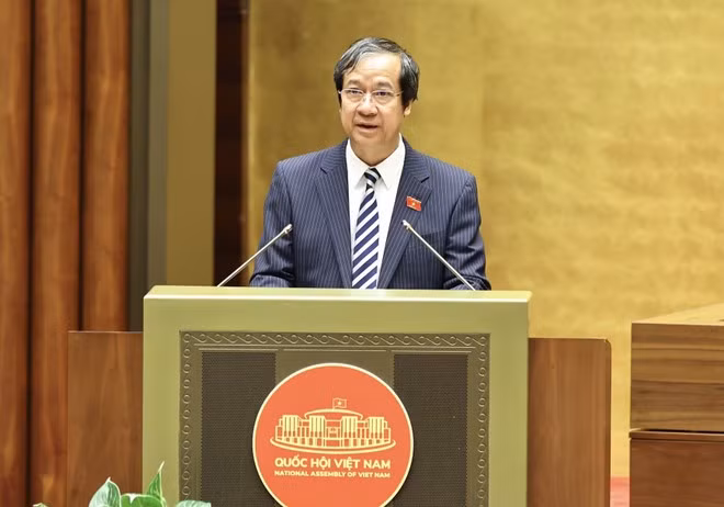 Minister of Education and Training Nguyen Kim Son presents a proposal on the three draft laws. (Photo: VNA)