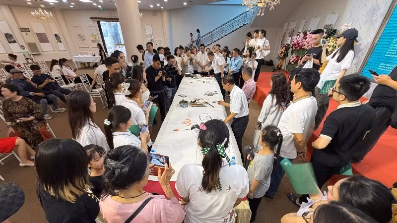 The exhibition attracts a large number of visitors. (Photo: Organising Committee)