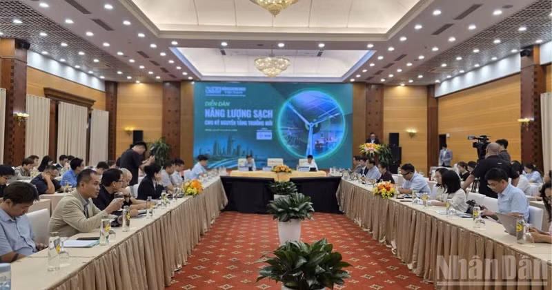 The forum entitled “Clean energy for a new era of growth.” (Photo: KIM DUNG)