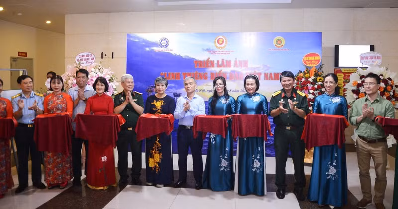 Opening ceremony of the exhibition “Sacred Seas and Islands of Viet Nam”. (Photo: HOANG LINH)