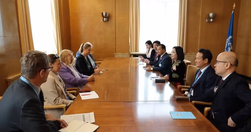 Nguyen Thi Thanh, member of the Party Central Committee and Vice President of the National Assembly, meets with Director-General of the United Nations Office at Geneva (UNOG) Tatiana Valovaya. (Photo: VNA)