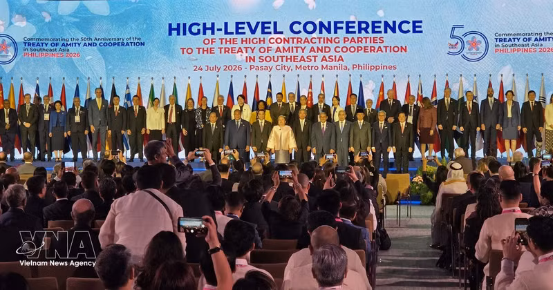 Officials pose for a group photo at the high-level conference of the TAC High Contracting Parties in Manila, the Philippines, on July 24, 2026. (Photo: VNA) 
