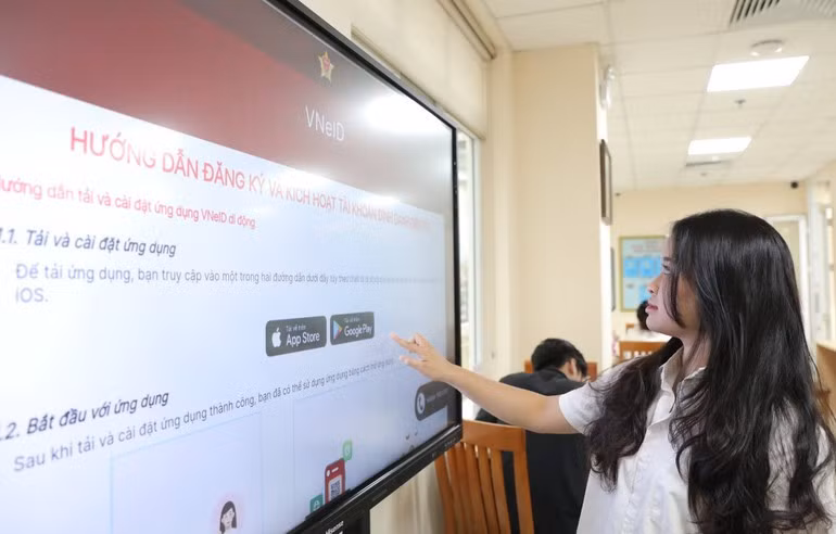 Deeper decentralisation to the commune level enables flexible resolution of local public service issues. (Photo: Minh Khieu)
