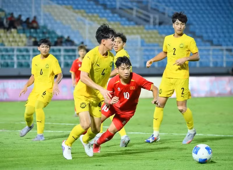 U17 Viet Nam held a clear advantage after the first half.