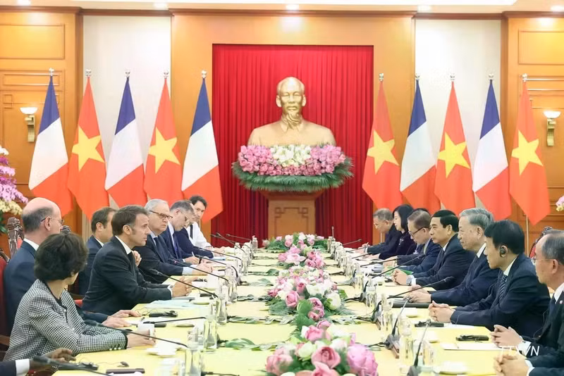 General Secretary To Lam receives French President Emmanuel Macron at the Party Central Committee headquarters during the latter’s state visit to Viet Nam, May 26, 2025. (Photo: VNA)