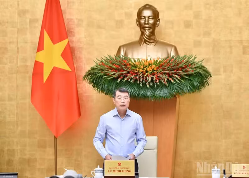 Prime Minister Le Minh Hung speaks at the Government's August law-building session on August 18. (Photo: NDO) 