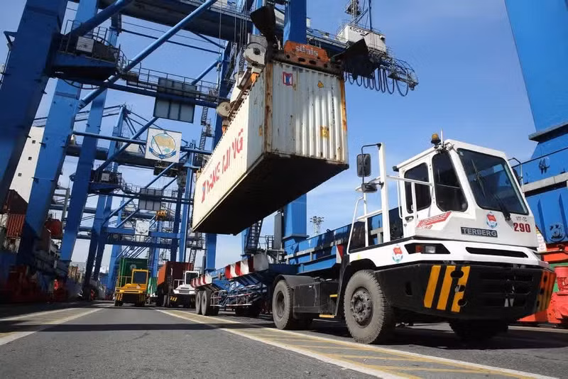 Applying AI in logistics: from a “trend” to an urgent transformation requirement.