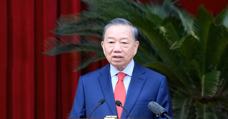 Party General Secretary and President To Lam delivers the opening remarks at the fourth meeting of the 14th Party Central Committee. (Photo: DANG KHOA)