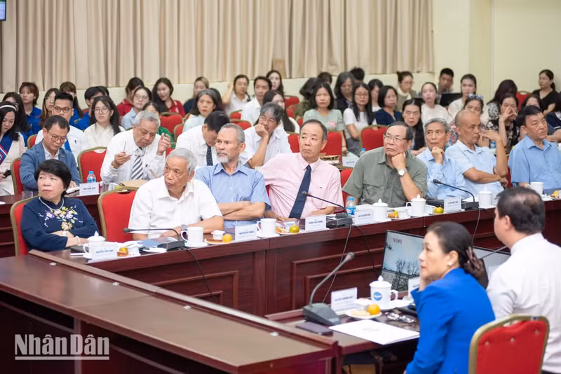 Delegates discuss President Ho Chi Minh’s art of winning hearts and minds.