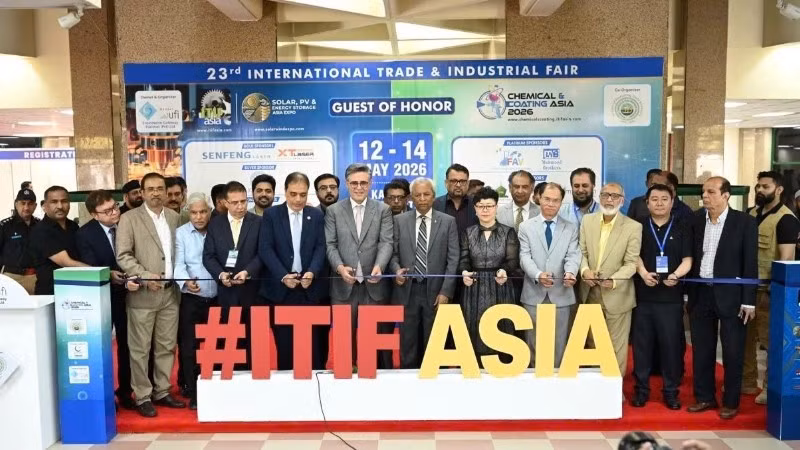 Ambassador Pham Anh Tuan attends and cuts the ribbon at the opening ceremony of the 23rd International Trade and Industry Fair (ITIF-23) in Karachi. (Photo courtesy of the Embassy of Viet Nam in Pakistan)