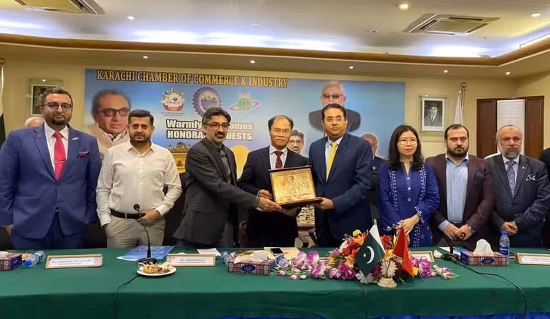 Ambassador Pham Anh Tuan and delegates attend the seminar “Promoting Viet Nam–Pakistan trade relations in the new regional context.” (Photo courtesy of the Embassy of Viet Nam in Pakistan)