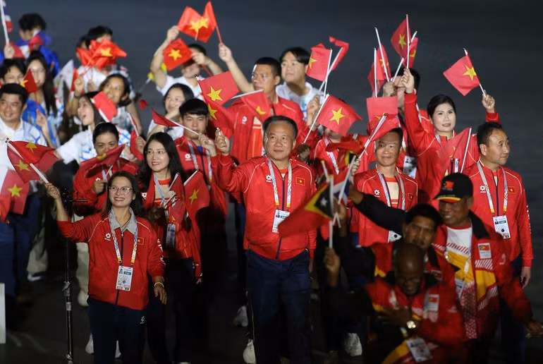 Members of the Vietnamese Sports Delegation attend the SEA Games 33 closing ceremony.