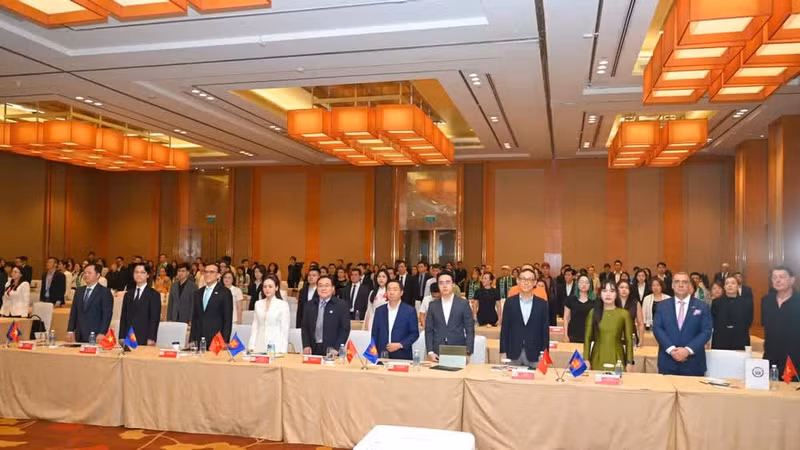 Delegates and guests attend the MoU signing ceremony between Arobid and IBF Viet Nam Singapore.