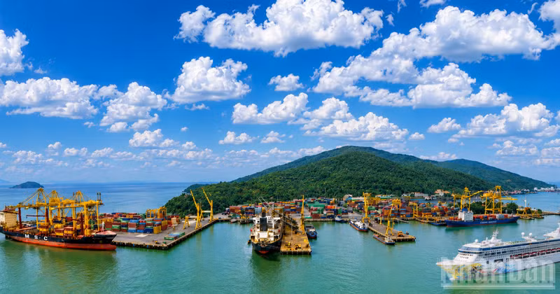 Da Nang Port is working towards becoming a green and smart port and a leading logistics hub in the region. (Photo: ANH DAO)