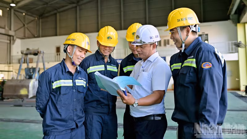 Da Nang Port’s 125-year journey has been shaped by the sustained efforts of generations of its employees.