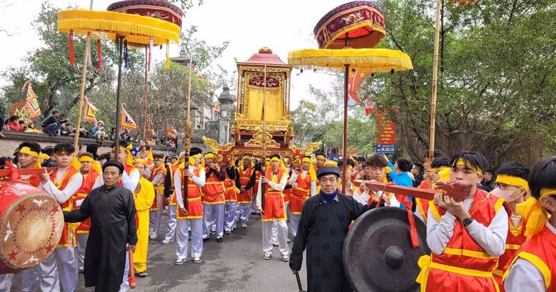 The Co Loa Festival is one of Ha Noi’s major festivals and has been recognised as a National Intangible Cultural Heritage.