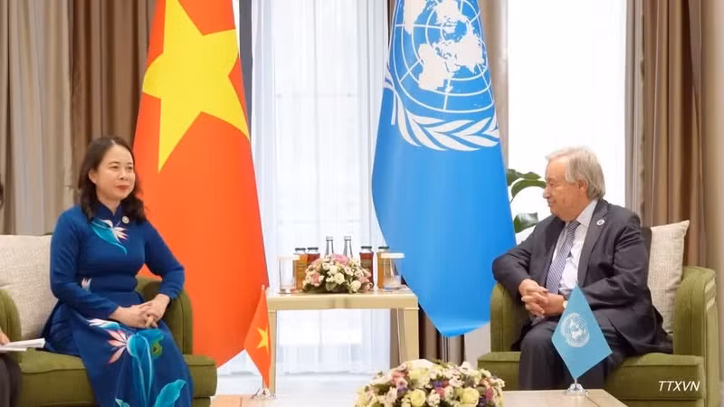 Vice State President Vo Thi Anh Xuan meets with UN Secretary-General Antonio Guterres. (Photo: VNA) 