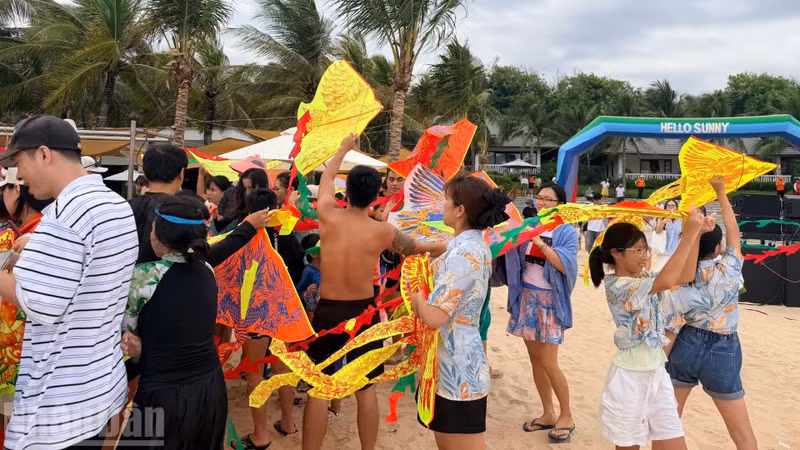 Visitors receive complimentary kites at the festival.