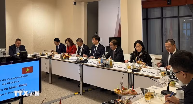 The delegation of Ministry of Home Affairs at the meeting with the leaders of Thuringia state. (Photo: VNA)