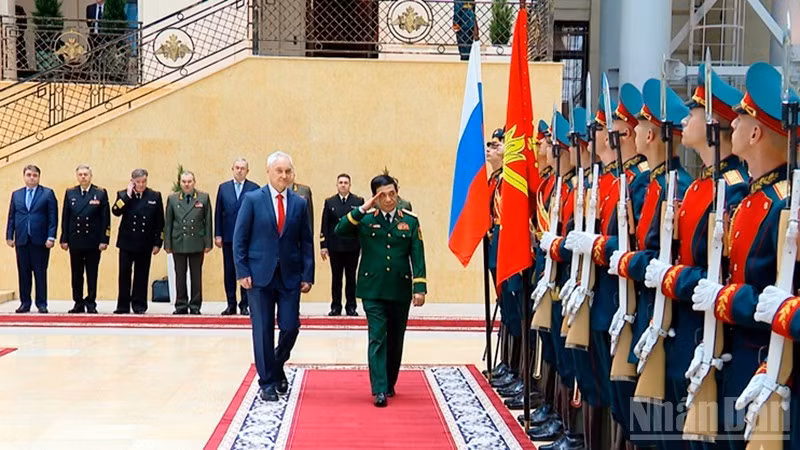 Welcome ceremony for General Phan Van Giang and the high-level delegation of Viet Nam’s Ministry of National Defence.