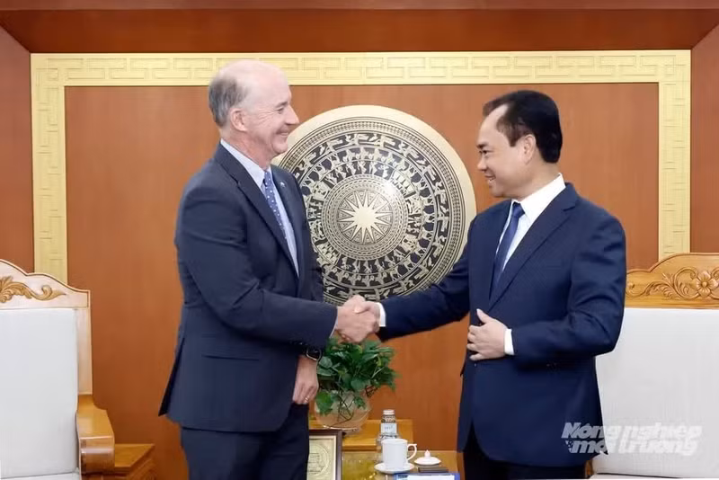 Viet Nam’s Ministry of Agriculture and Environment and WWF agree to establish a regular communication mechanism through WWF Viet Nam to exchange information, share experience and coordinate the handling of emerging issues. (Photo: Khuong Trung)