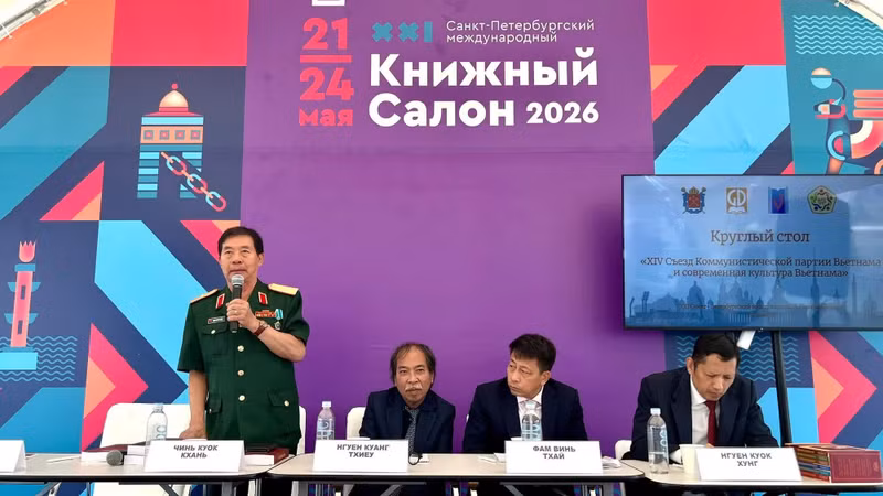 Major General Trinh Quoc Khanh speaks at the seminar on the 14th National Congress of the Communist Party of Viet Nam.