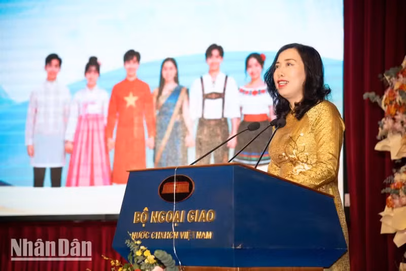 Deputy Minister of Foreign Affairs Le Thi Thu Hang speaks at the event. (Photo: MINH DUY)