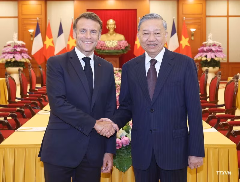 General Secretary To Lam receives French President Emmanuel Macron during the latter’s state visit to Viet Nam, on May 26, 2025. (Photo: VNA)