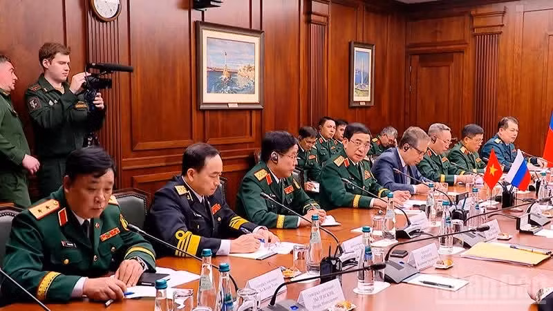 The high-level delegation of Vietnamese Ministry of National Defence during the talks.
