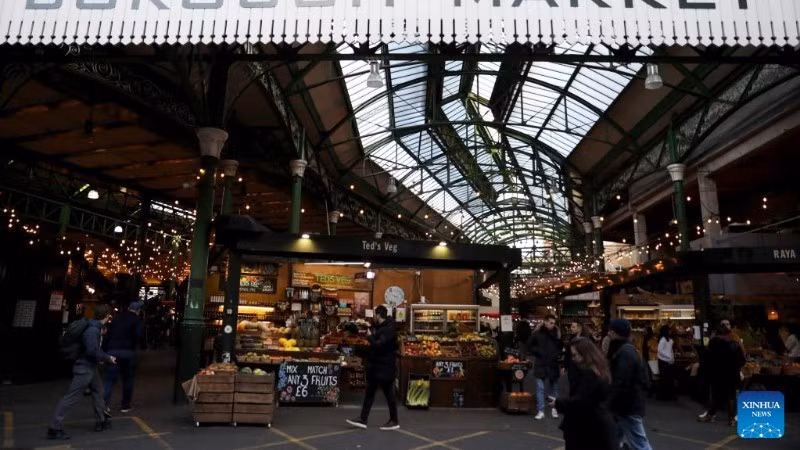 Citizens shop at Borough Market in London, the UK. (Photo: Xinhua)