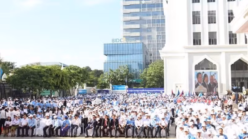 The ceremony marking the 74th anniversary of the founding of the CPP takes place at the January 7 Palace in Phnom Penh. (Photo: Dinh Truong)