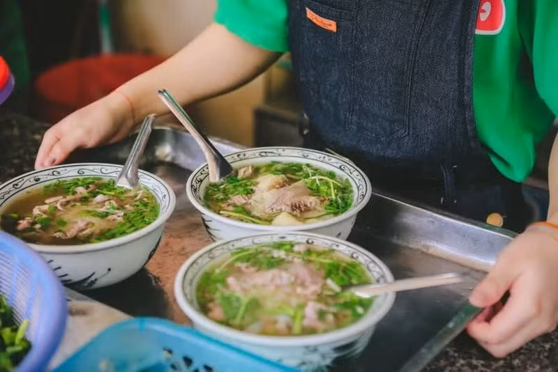 Ha Noi's 'pho bo' (noodle soup with beef) has earned worldwide acclaim. (Illustrative photo: Minh Son/vietnamplus.vn)