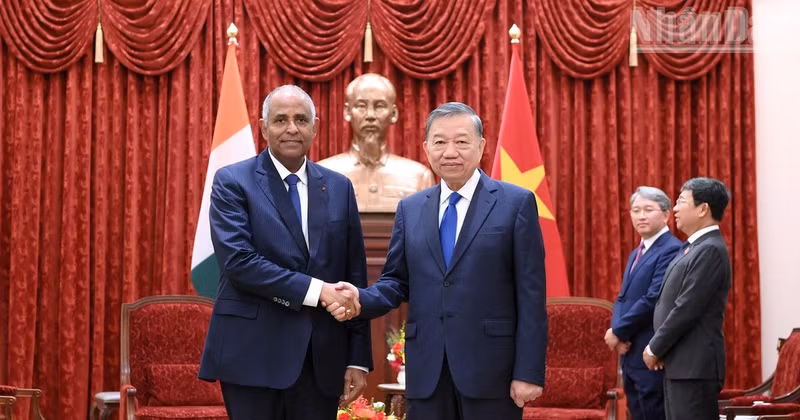 Party General Secretary and President To Lam receives President of the National Assembly of Côte d’Ivoire Patrick Achi. 