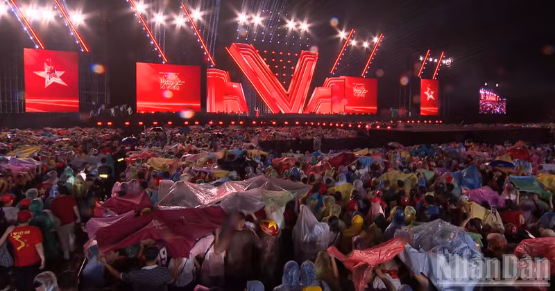 The rain failed to dampen the enthusiasm of tens of thousands of people gathered on the night of August 23.