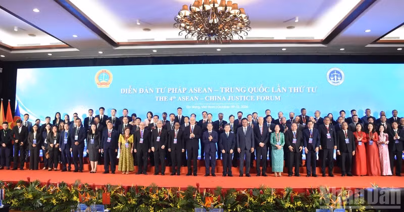 The opening ceremony of the fourth ASEAN–China Judicial Forum, themed “Strengthening regional judicial cooperation in the context of international integration and the digital era”. (Photo: ANH DAO)