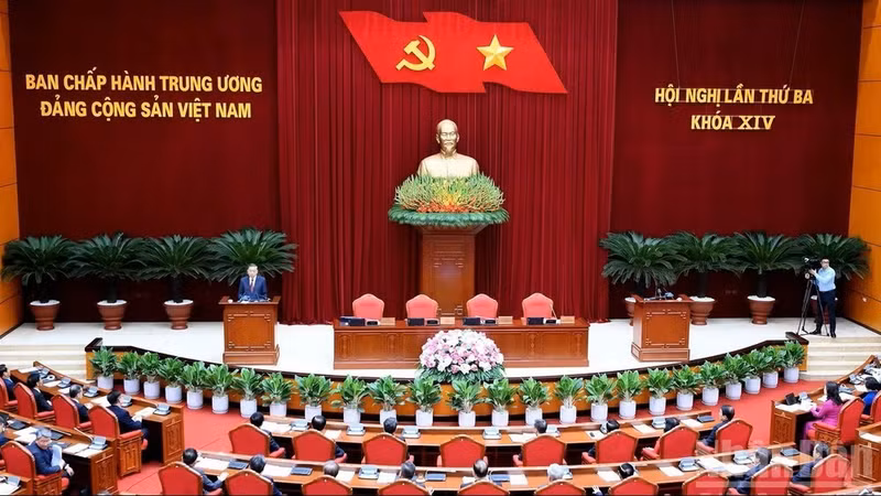 An overview of the closing session of the 14th Party Central Committee's third meeting. (Photo: NDO)