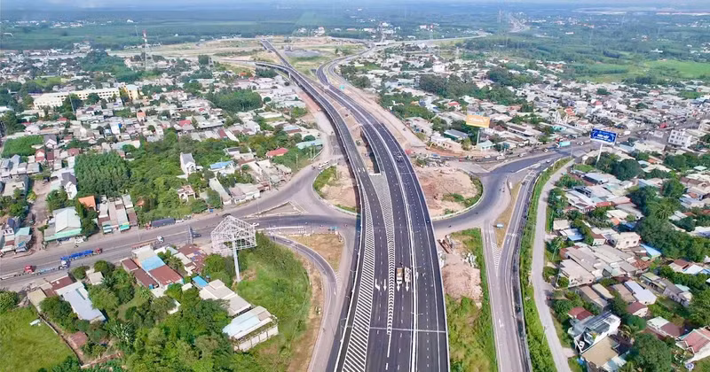 The nearly 58km Ben Luc–Long Thanh Expressway will officially open along its entire length and begin operations on October 1. (Photo: THIEN VUONG)
