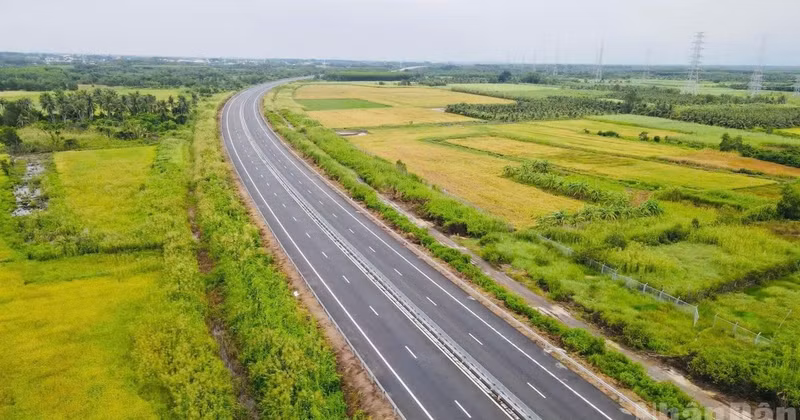 The Ben Luc–Long Thanh Expressway connects the transport networks of the Southeast and Southwest regions. (Photo: THIEN VUONG)
