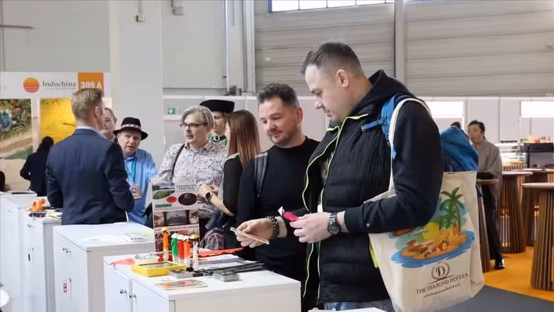 Foreign visitors explore tourism products at the Viet Nam pavilion during ITB Berlin 2026. (Photo: VNA)