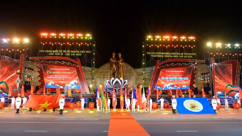 The opening ceremony takes place at Nguyen Tat Thanh Square in Quy Nhon Ward, Gia Lai Province.
