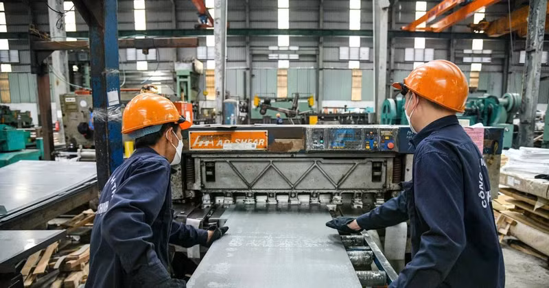 Industrial Production records positive growth. (Photo: THANH DAT)