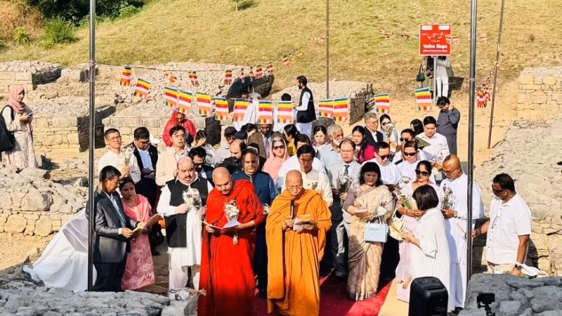Large numbers of international delegates and Buddhist monks perform key rituals at the event. (Photo courtesy of the Embassy of Viet Nam in Pakistan)