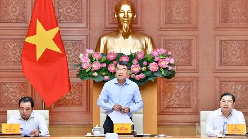 Prime Minister Le Minh Hung chairs a working session with the Ha Noi People's Committee and ministries on rental housing development in the capital on May 25, 2026. (Photo: NDO) 