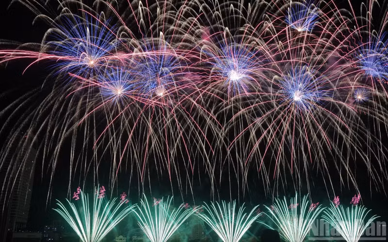 An impressive fireworks display by the Chinese team.