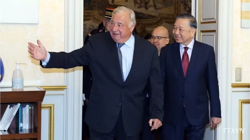 President of the French Senate Gérard Larcher welcomes General Secretary and President To Lam. (Photo: VNA)